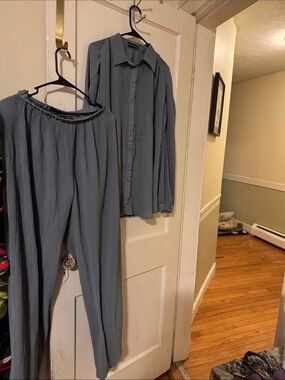PrettyLittleThing Slate Blue Pleated Two-Piece Shirt & Pants Set size 6